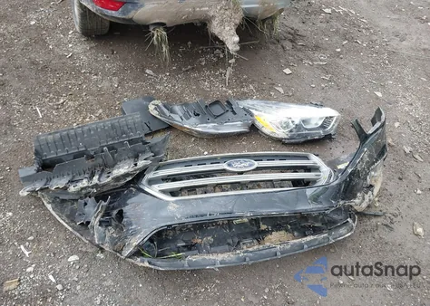 2017 Ford Escape Titanium z USA, uszkodzony, nr VIN 1FMCU9J97HUB65711